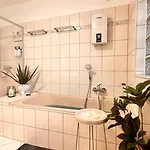 Bellahomes Xl Klima Private Parking Coffeestation Long Airport Frankfurt 30 Min 아파트
